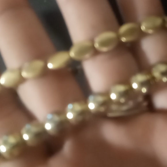 Three vintage expandable bracelets red glass beaded 2 gold tone beaded - Picture 6 of 7